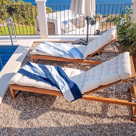 Lux & View - Sveta Nedjelja *