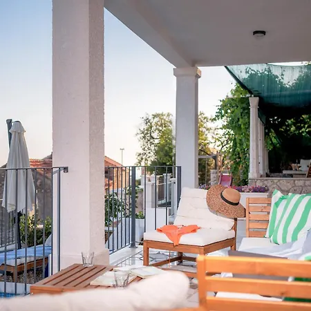 Lux & View - Sveta Nedjelja Apartmán